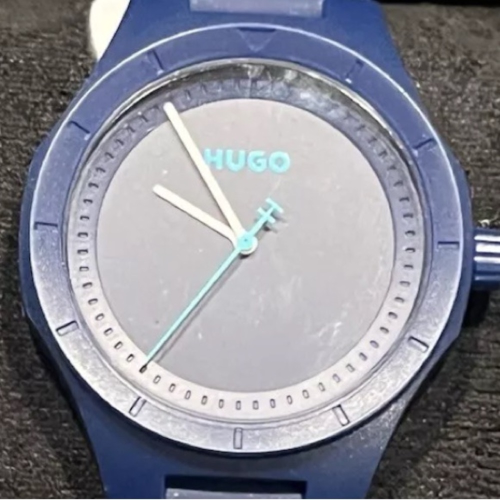 New In box. Hugo Boss Men's Lit For Him Quartz Blue Silicone Watch - Great gift - Picture 8 of 16